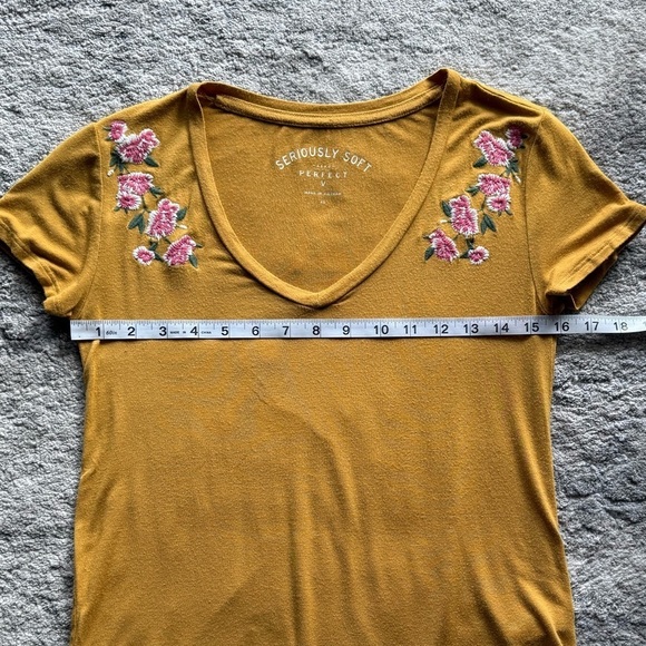 Aeropostale Embroidered Floral V Neck Tee | XS - Picture 5 of 6